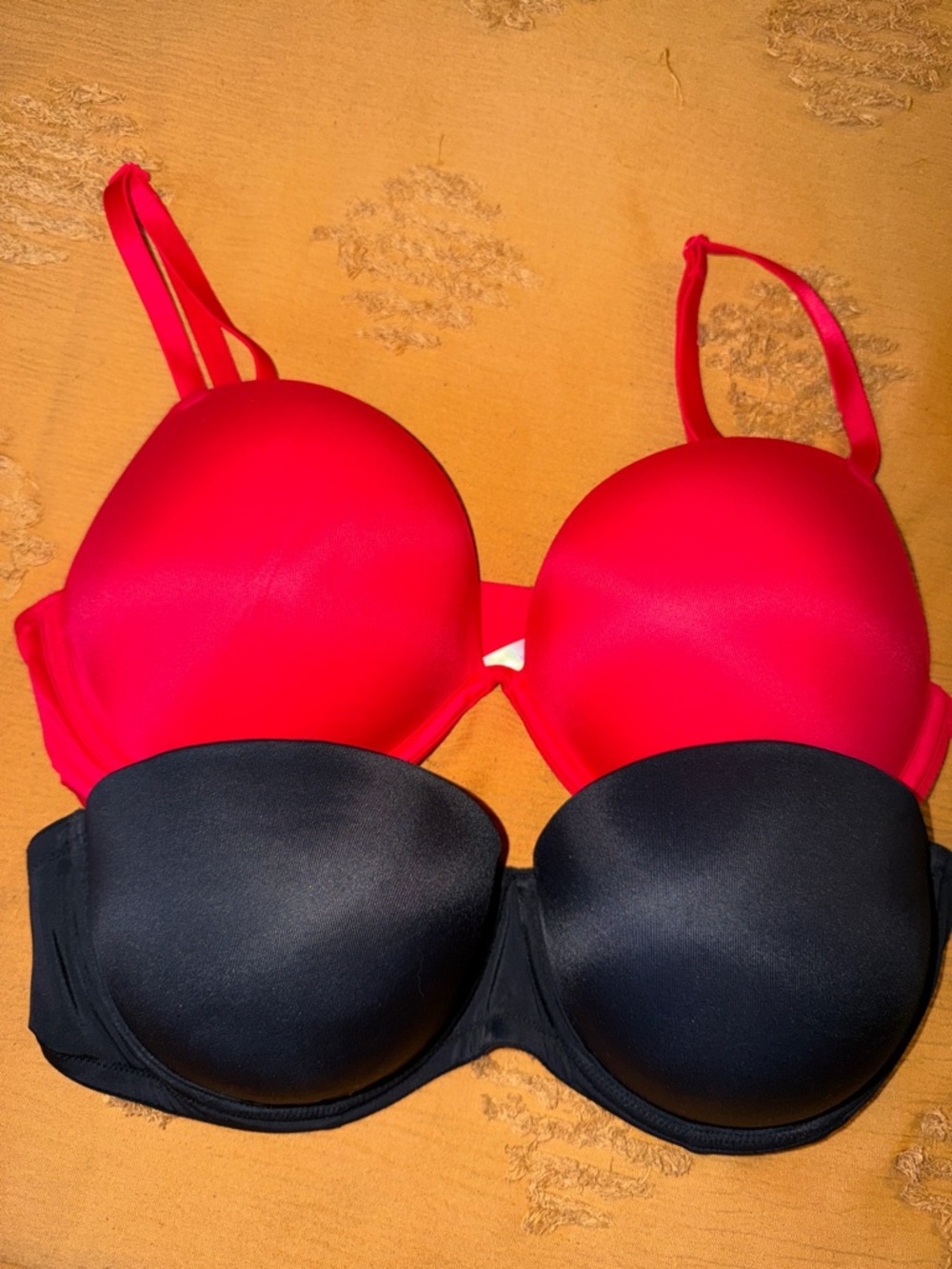 PINK Victoria's Secret Red and Black Molded T-Shirt Bras